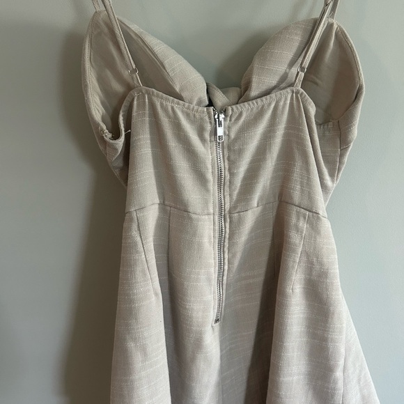 Boutique Elegant Beige front Bow-Tie zipper romper - Picture 4 of 4